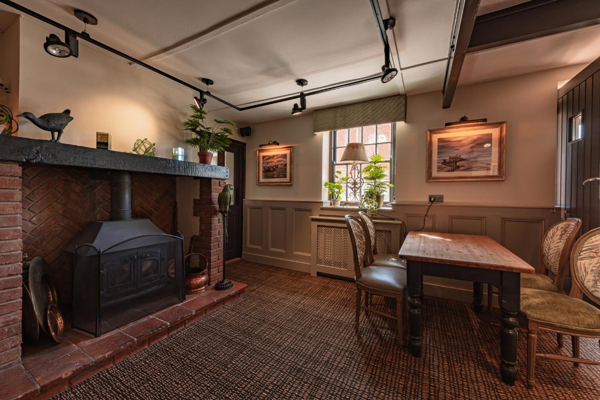 The King William IV Country Inn & Restaurant Sedgeford Exterior photo